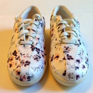 Easy Spirit Floral Sneakers Walking Casual     Size 8m retired pattern